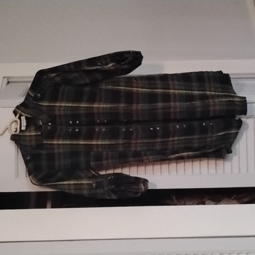 3/4 Sleeve Flannel Button Up!
